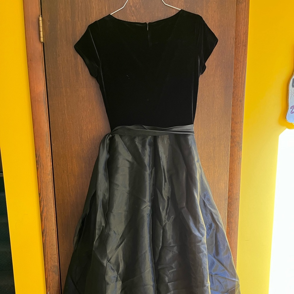 JS boutique sz12 long black prom/homecoming gown